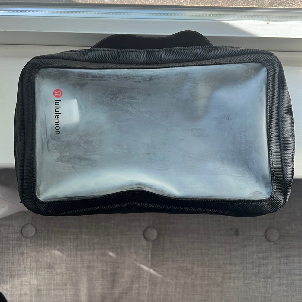 lululemon toiletry bag
